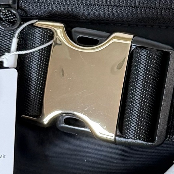 lululemon everywhere belt bag black gold Burgundy way stretch Moisture Lululemon Everywhere Belt Bag Black/Gold